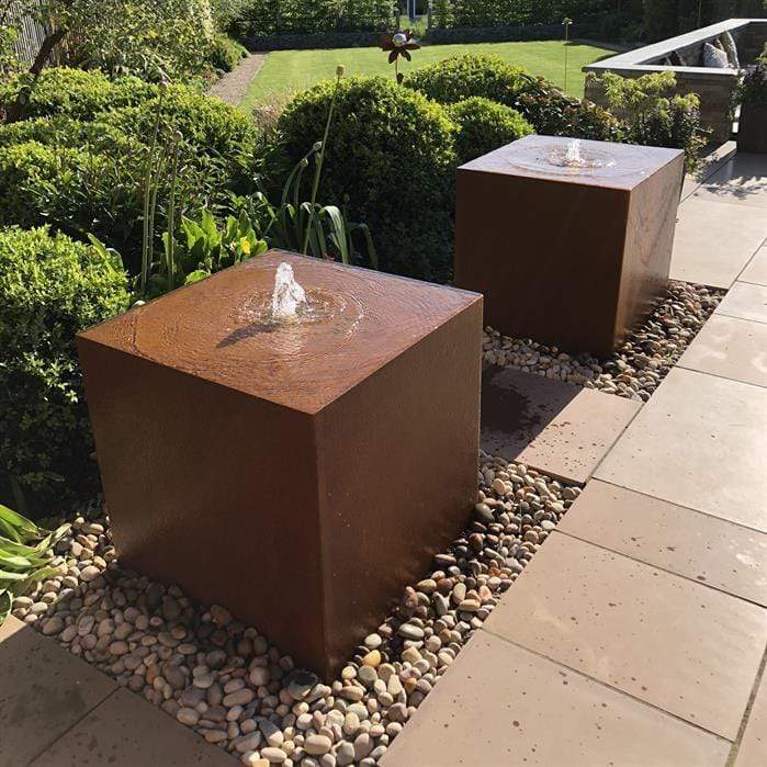 Foudebassin.com Tables d'eau Table d'eau en bloc en acier corten 70 x 70 x 70CM - Avec LED CWB1